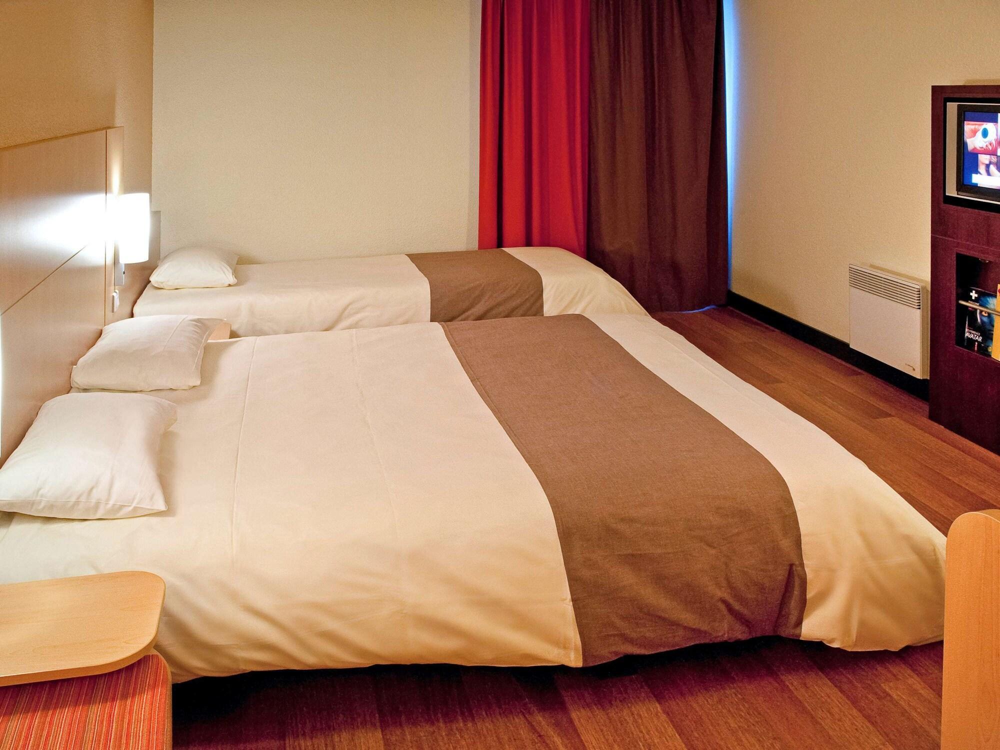 Hotel Ibis Rennes Beaulieu Cesson-Sévigné Esterno foto