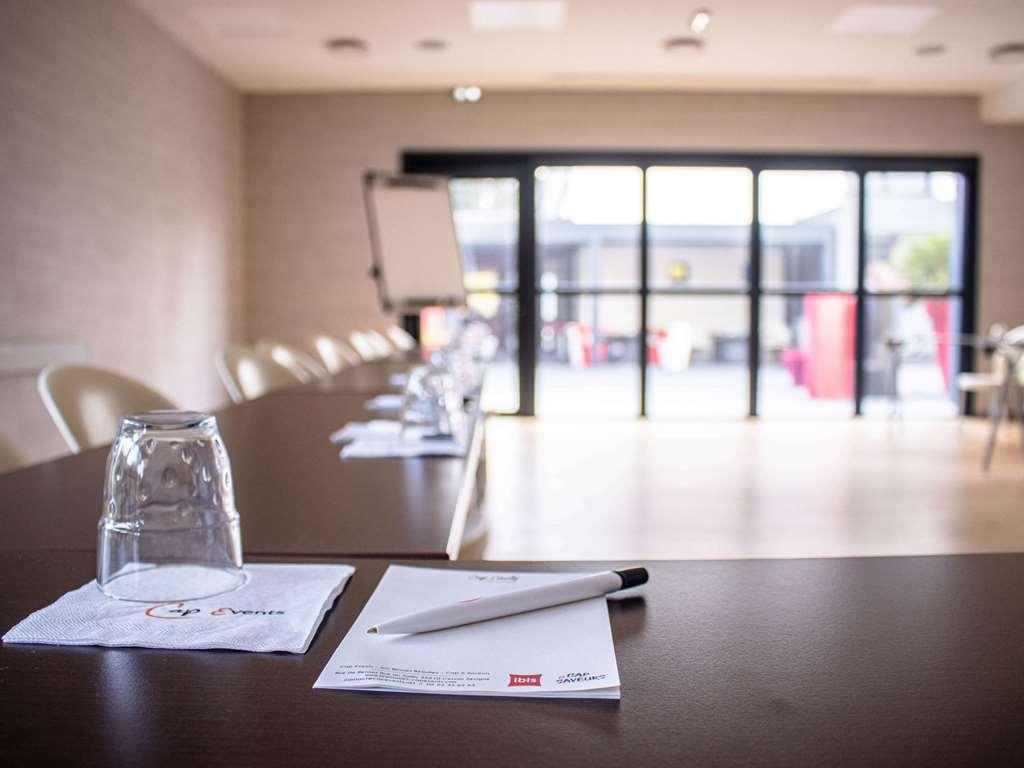 Hotel Ibis Rennes Beaulieu Cesson-Sévigné Esterno foto