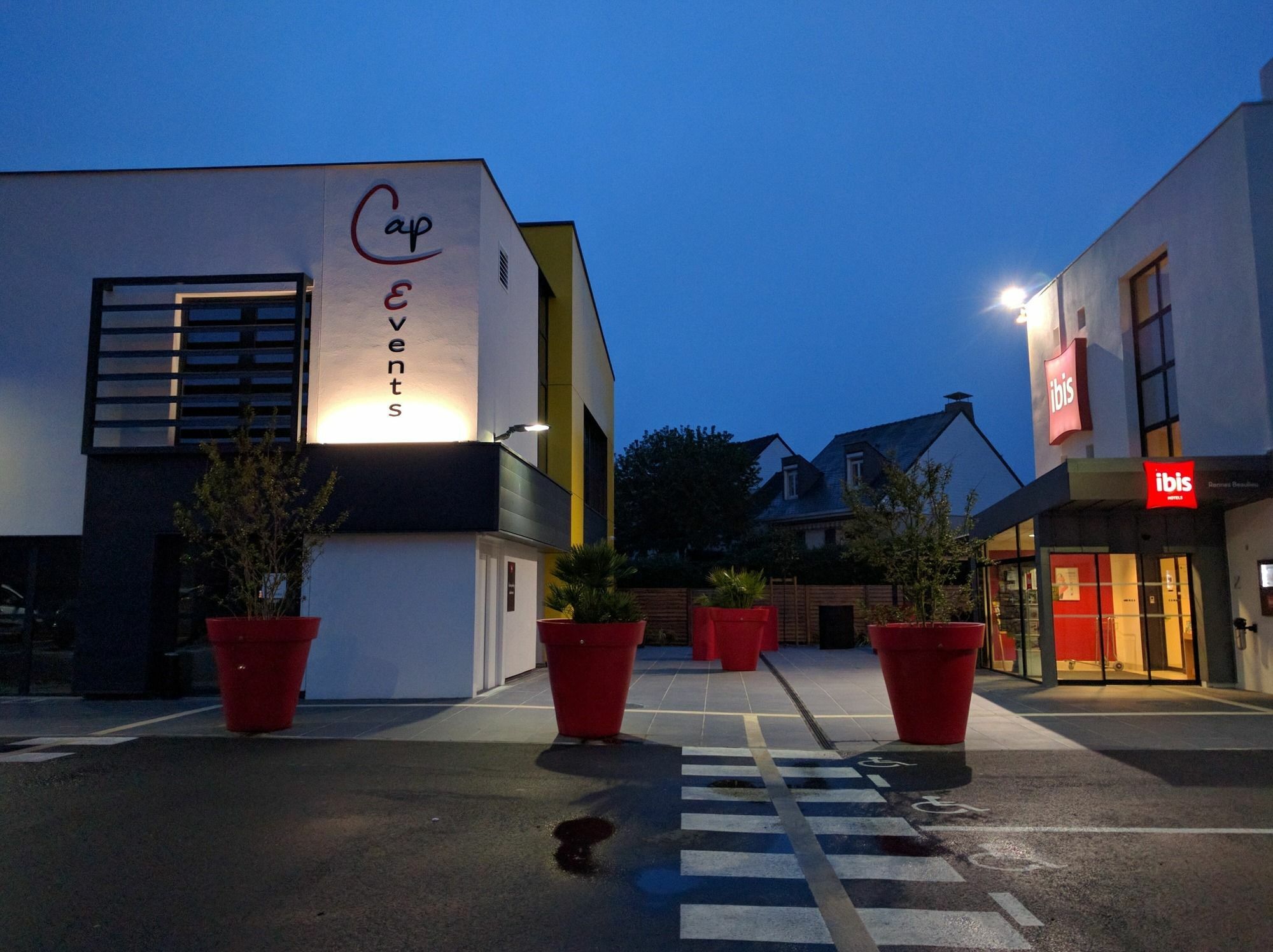 Hotel Ibis Rennes Beaulieu Cesson-Sévigné Esterno foto
